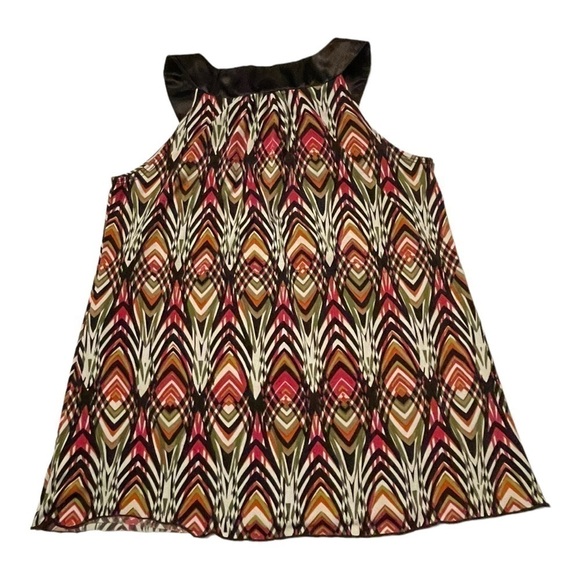 BOHO style shell with detailed neckline. - Picture 2 of 7